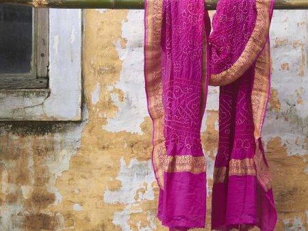 Gulaabi pink-Magenta Pure Georgette Banarasi Handloom Bandhani Dupatta For Discount